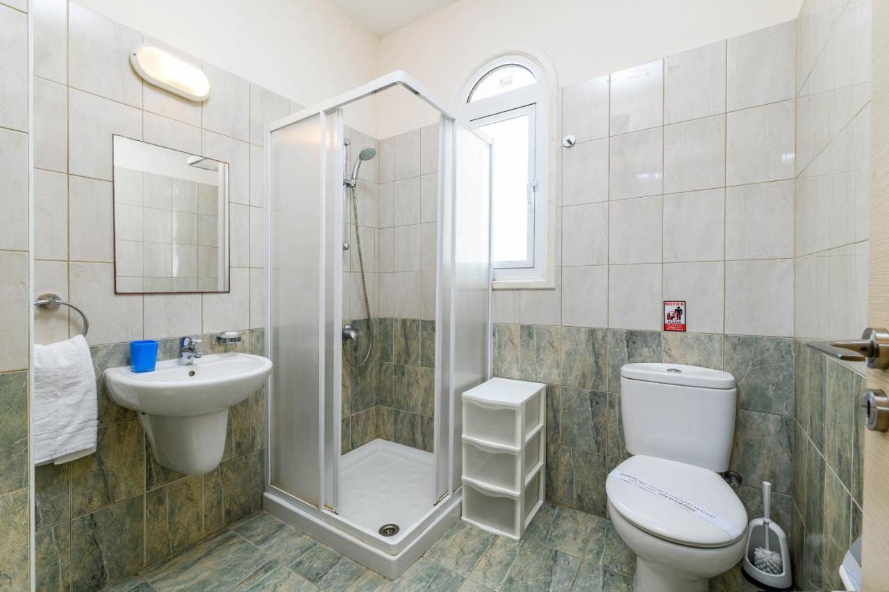 Blue Water Bay Villas Paralimni Exterior foto
