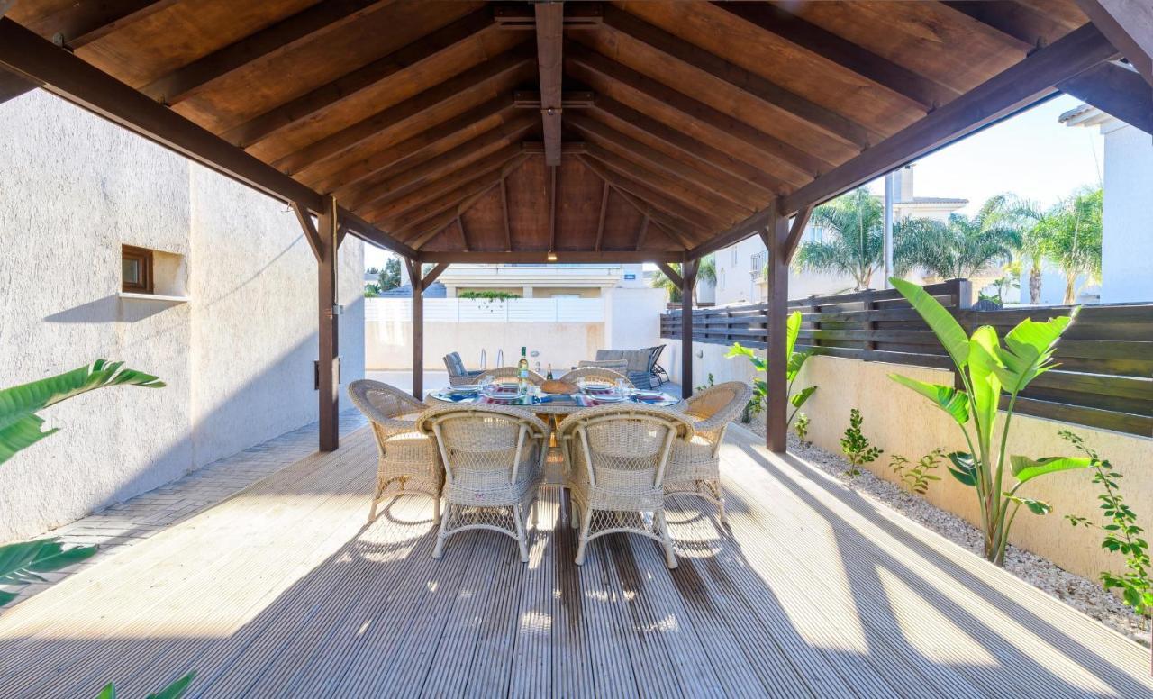 Blue Water Bay Villas Paralimni Exterior foto